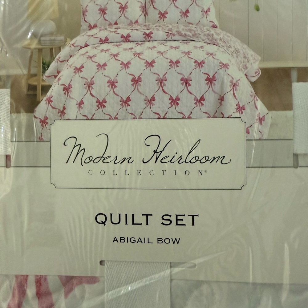 Pink and White Bow Quilted Bedding Set with Elegant Design. Brand new